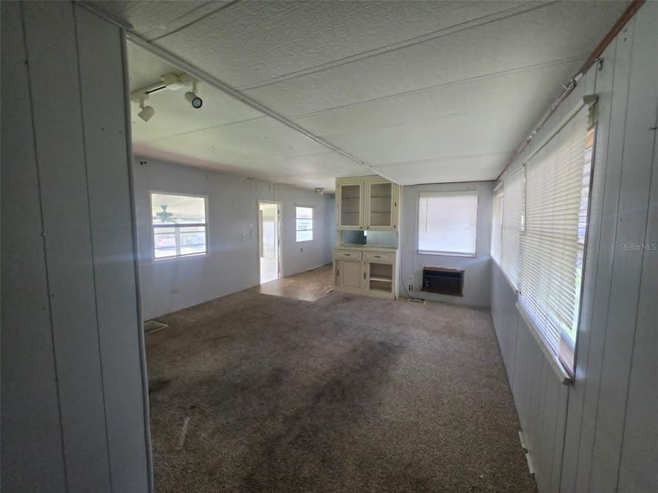 For Sale: $49,049 (2 beds, 1 baths, 830 Square Feet)