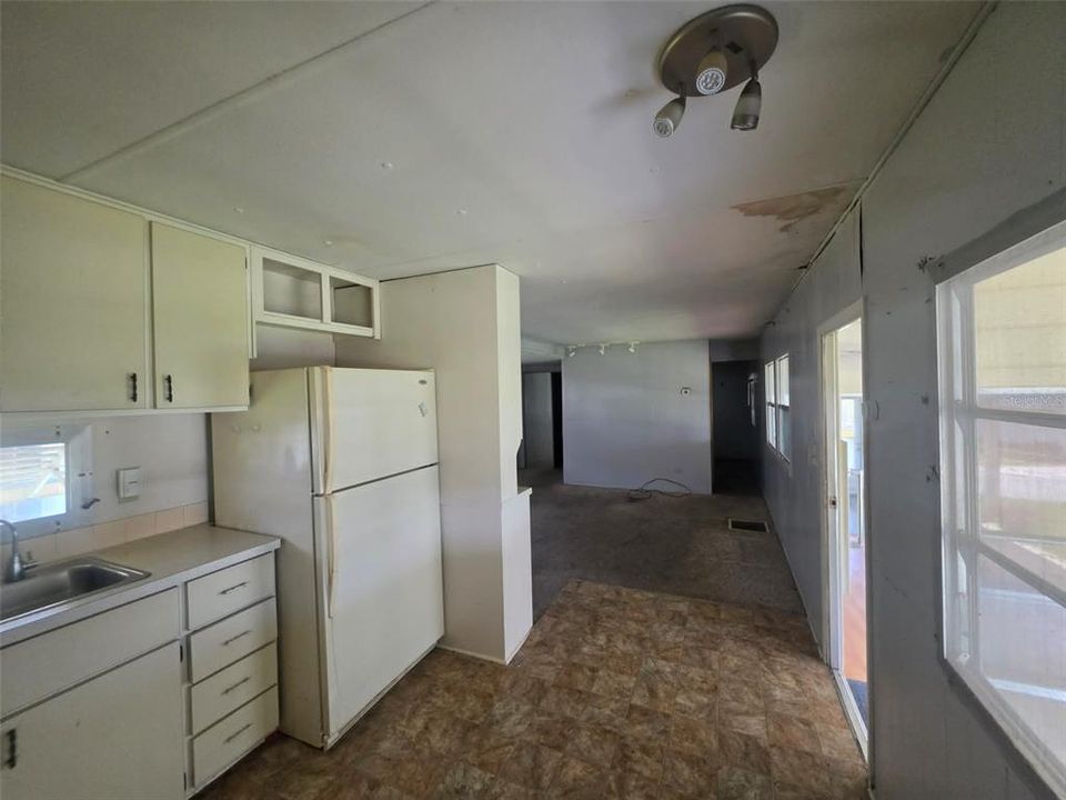 For Sale: $49,049 (2 beds, 1 baths, 830 Square Feet)