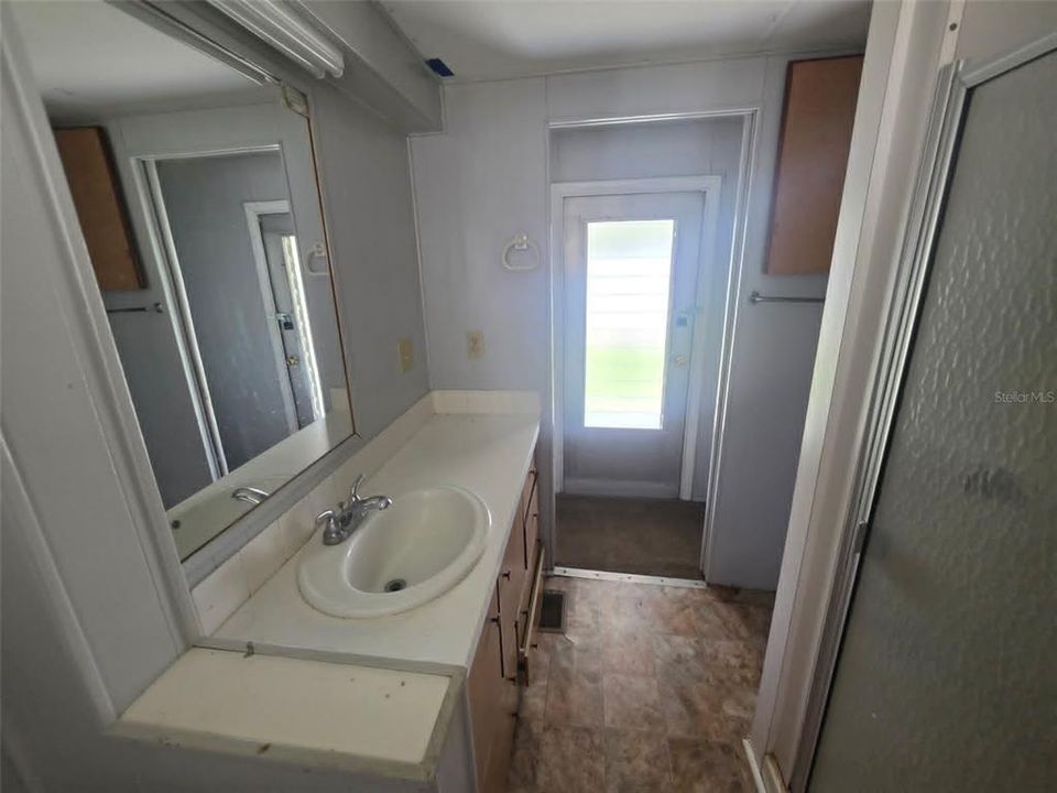 For Sale: $49,049 (2 beds, 1 baths, 830 Square Feet)