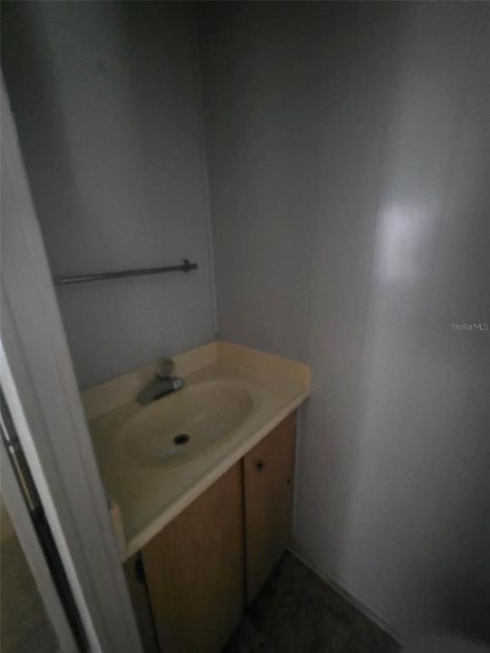 For Sale: $49,049 (2 beds, 1 baths, 830 Square Feet)