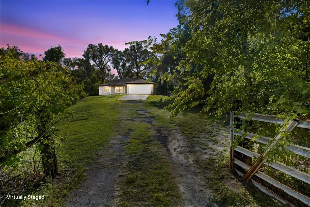 For Sale: $299,900 (3 beds, 2 baths, 1377 Square Feet)