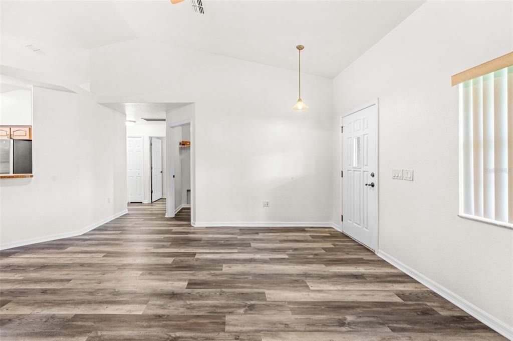 For Sale: $299,900 (3 beds, 2 baths, 1377 Square Feet)
