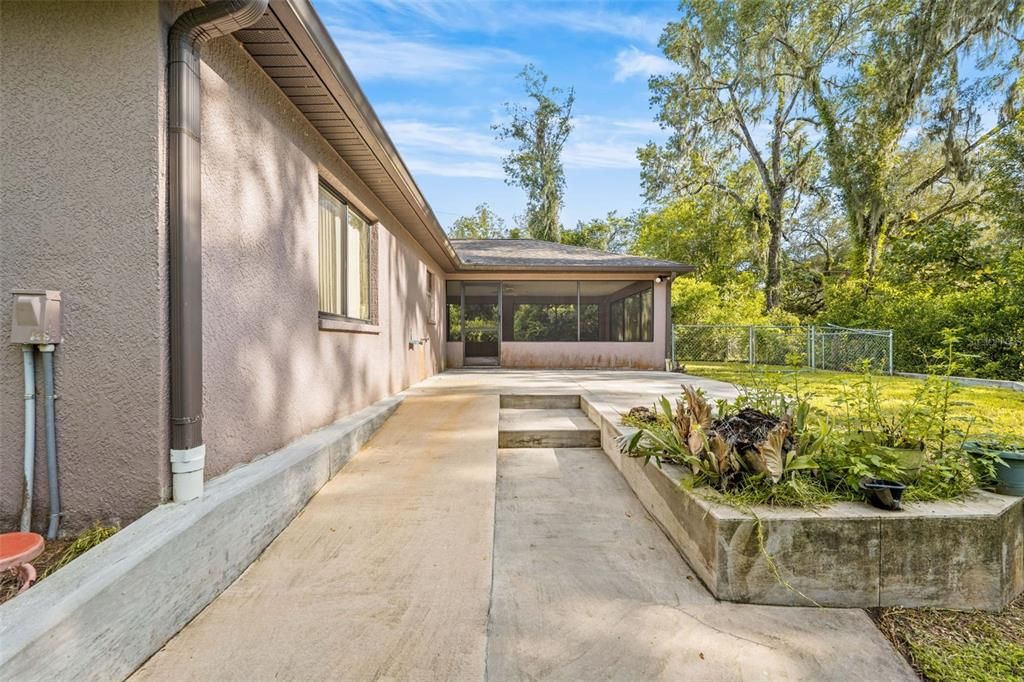 For Sale: $299,900 (3 beds, 2 baths, 1377 Square Feet)