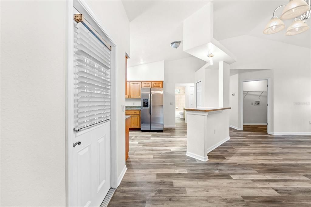 For Sale: $299,900 (3 beds, 2 baths, 1377 Square Feet)