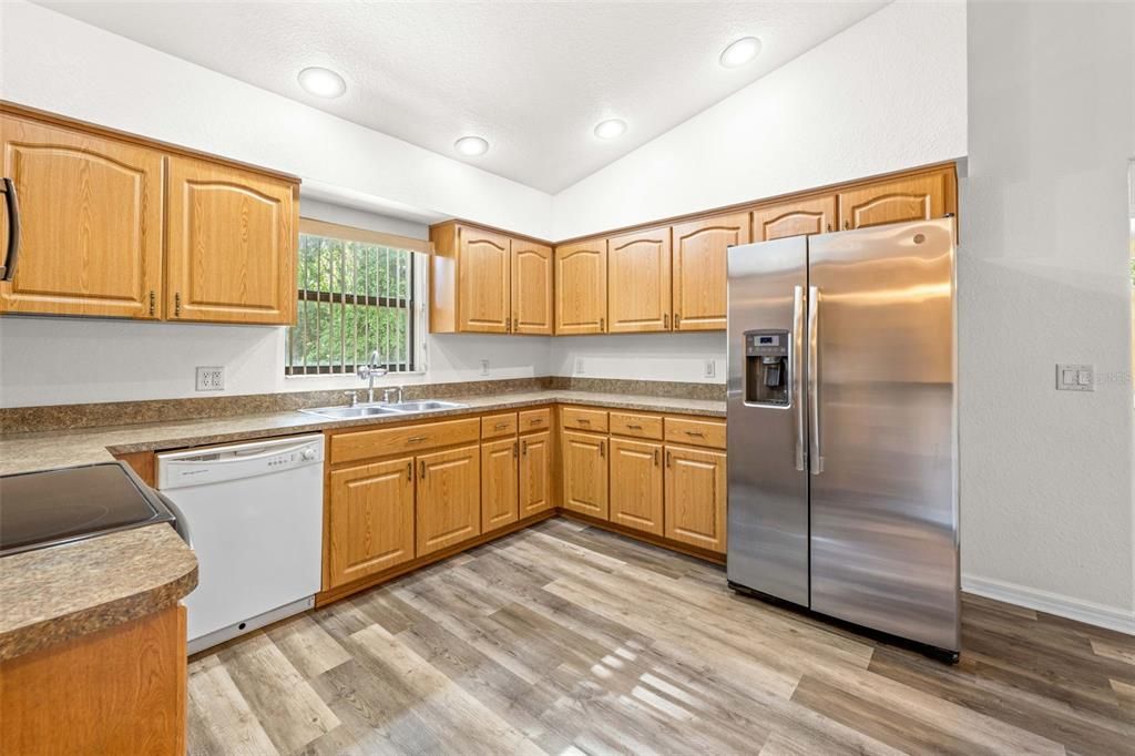 For Sale: $299,900 (3 beds, 2 baths, 1377 Square Feet)