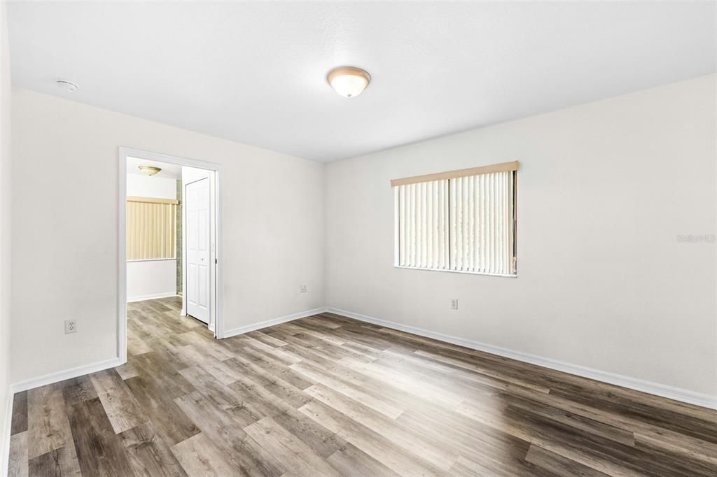 For Sale: $299,900 (3 beds, 2 baths, 1377 Square Feet)