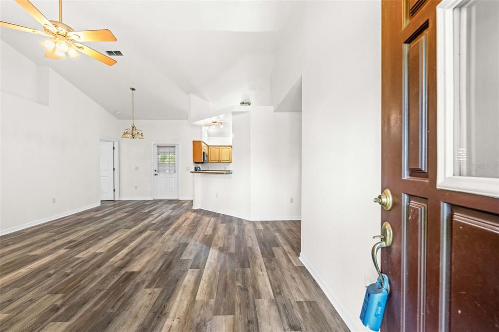 For Sale: $299,900 (3 beds, 2 baths, 1377 Square Feet)