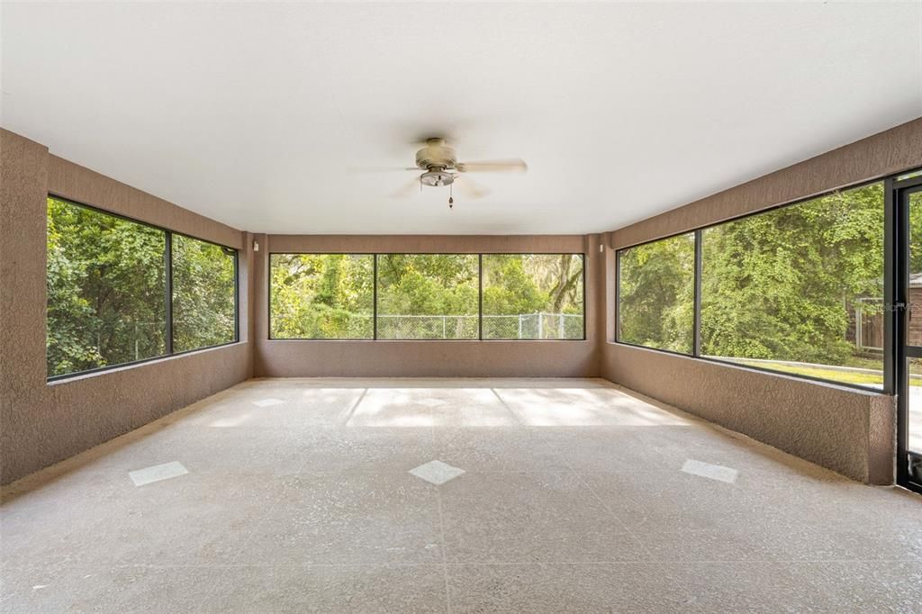 For Sale: $299,900 (3 beds, 2 baths, 1377 Square Feet)