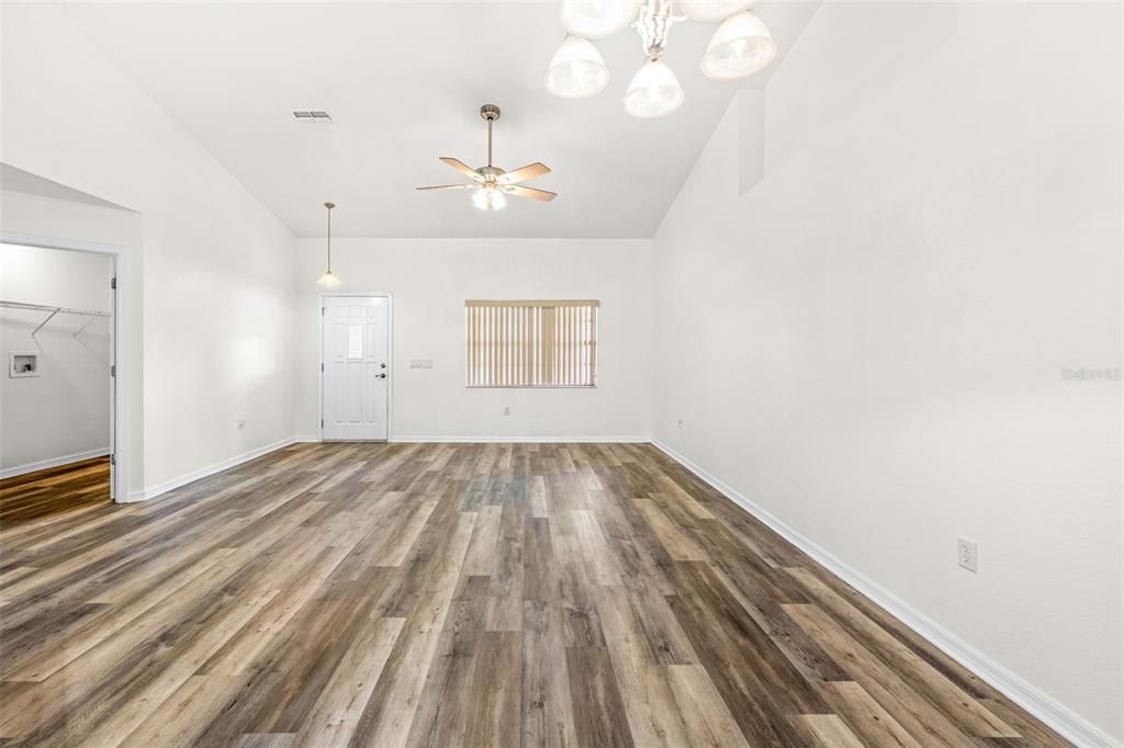 For Sale: $299,900 (3 beds, 2 baths, 1377 Square Feet)