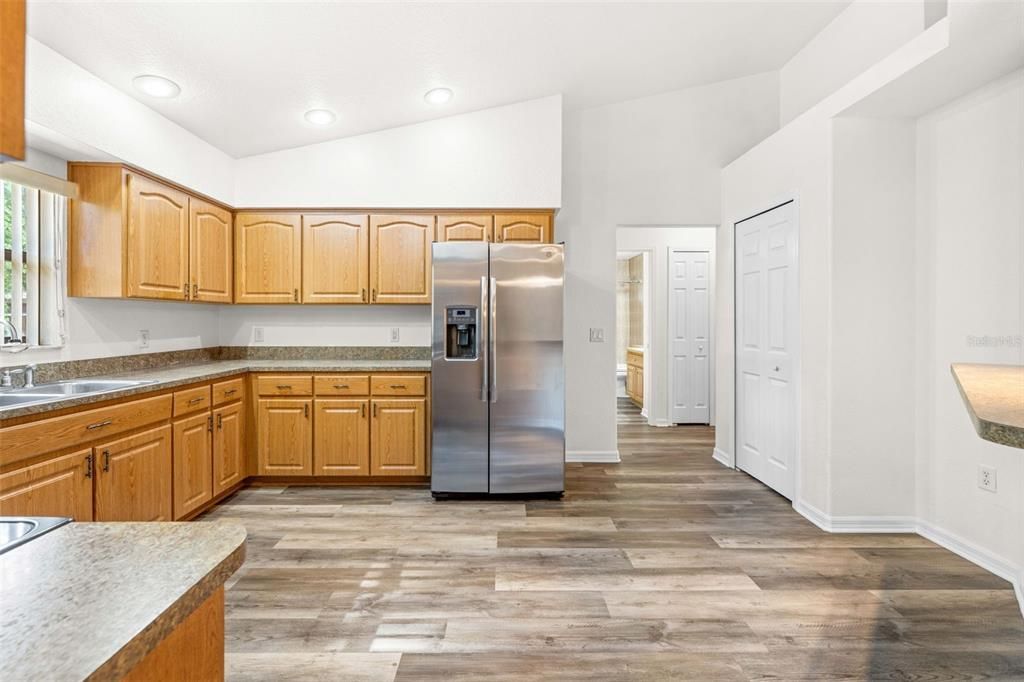 For Sale: $299,900 (3 beds, 2 baths, 1377 Square Feet)
