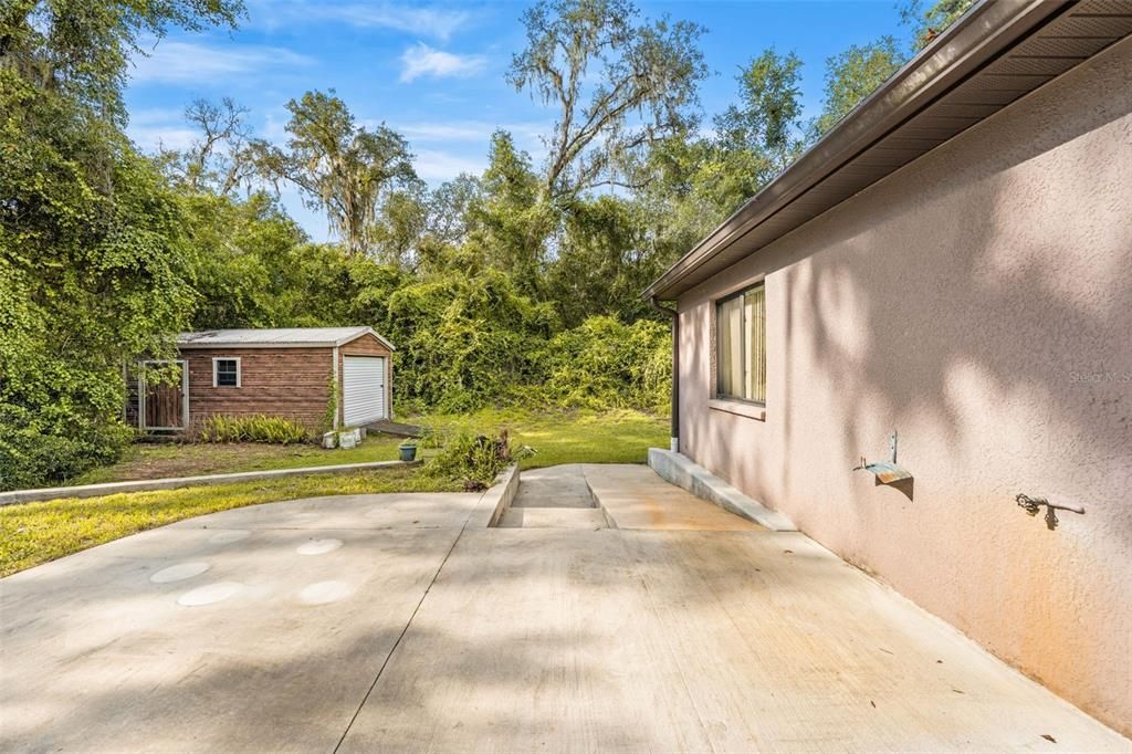 For Sale: $299,900 (3 beds, 2 baths, 1377 Square Feet)