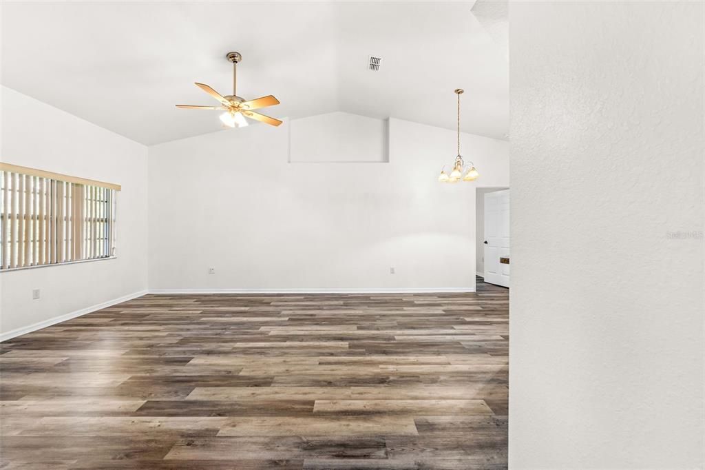 For Sale: $299,900 (3 beds, 2 baths, 1377 Square Feet)