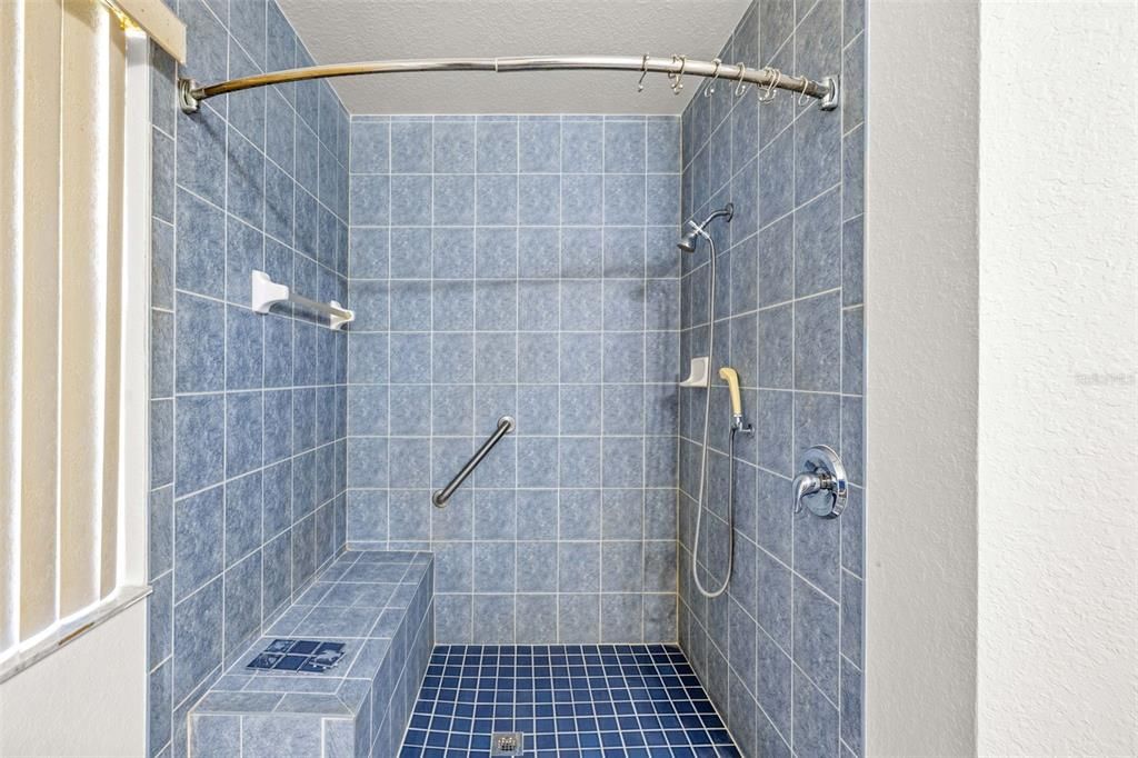 For Sale: $299,900 (3 beds, 2 baths, 1377 Square Feet)