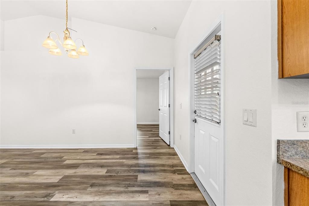 For Sale: $299,900 (3 beds, 2 baths, 1377 Square Feet)