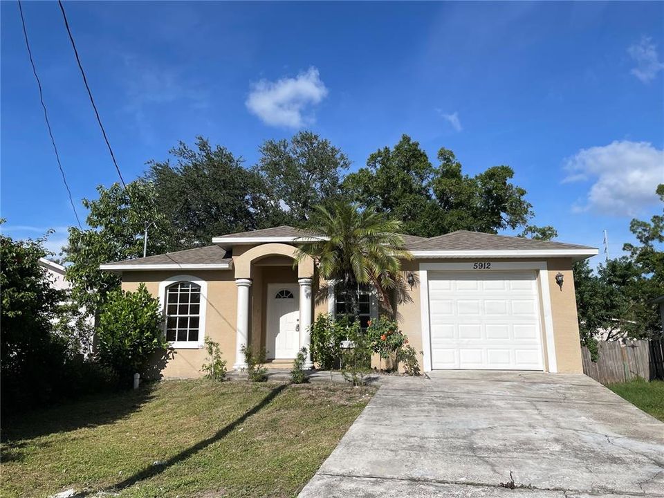 For Rent: $2,000 (3 beds, 2 baths, 1182 Square Feet)