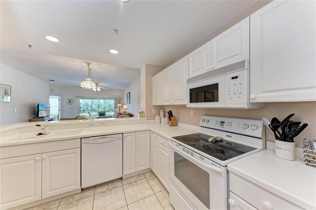 For Rent: $2,200 (2 beds, 2 baths, 1346 Square Feet)