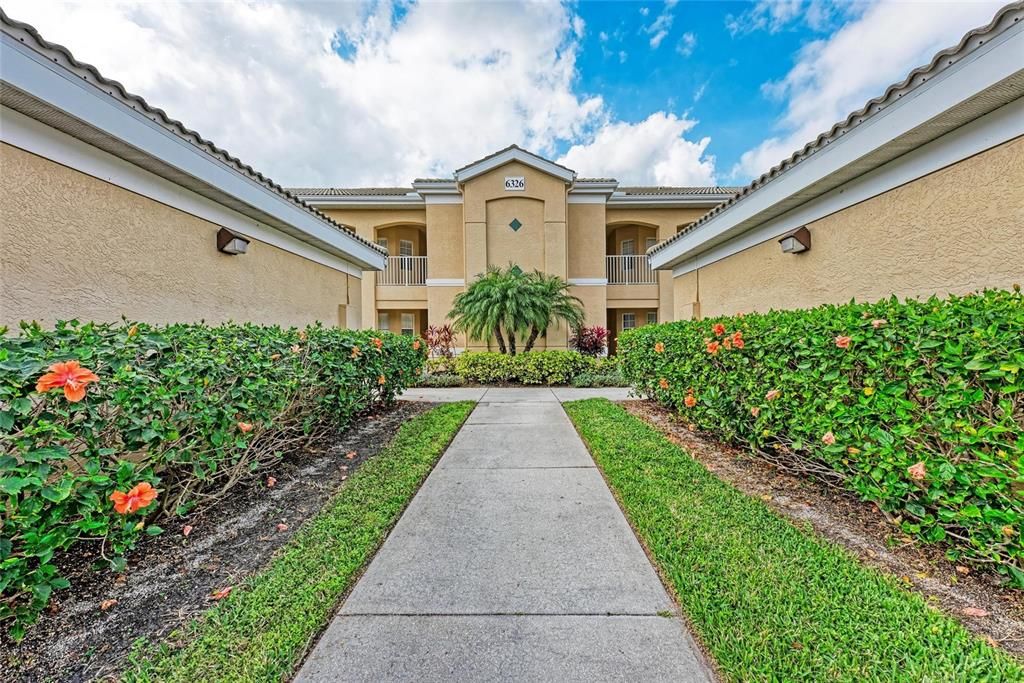 For Rent: $2,200 (2 beds, 2 baths, 1346 Square Feet)