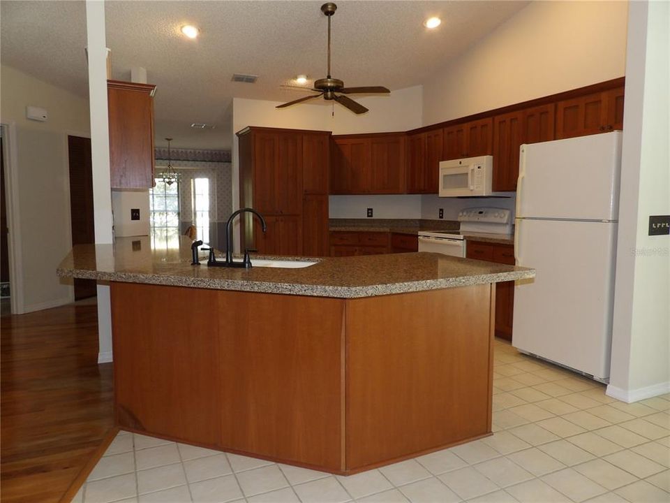 En Venta: $621,410 (4 camas, 3 baños, 2793 Pies cuadrados)