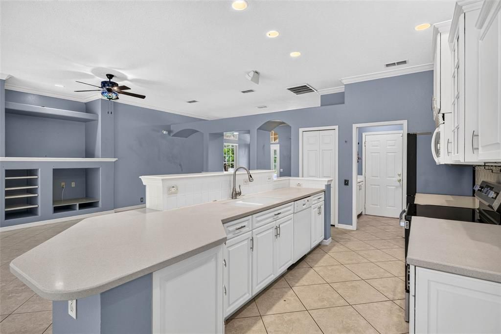 For Sale: $430,000 (3 beds, 2 baths, 1946 Square Feet)