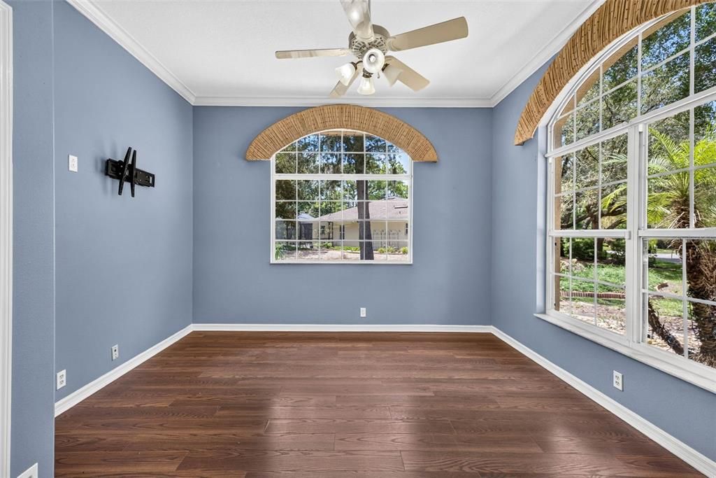 For Sale: $430,000 (3 beds, 2 baths, 1946 Square Feet)