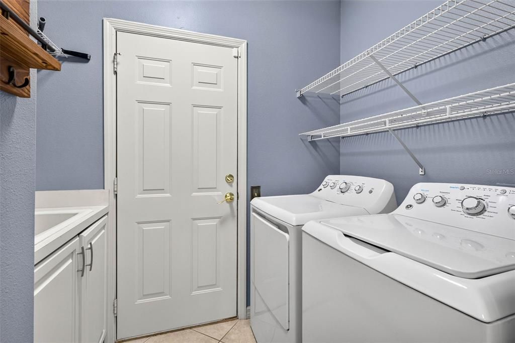 For Sale: $430,000 (3 beds, 2 baths, 1946 Square Feet)