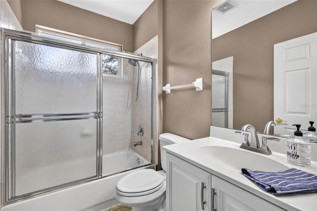 For Sale: $430,000 (3 beds, 2 baths, 1946 Square Feet)