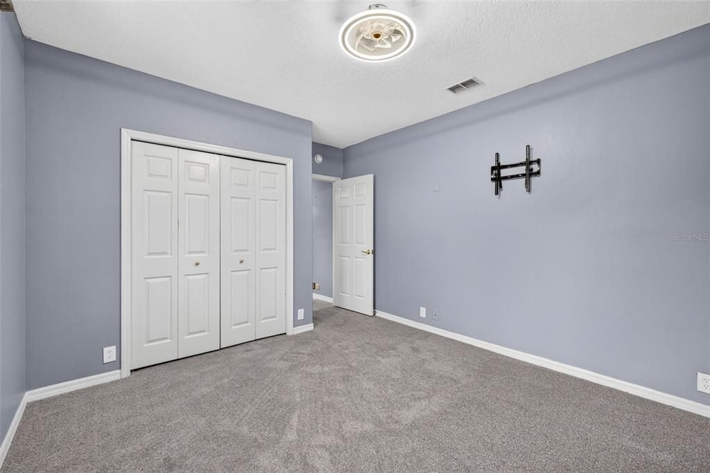 For Sale: $430,000 (3 beds, 2 baths, 1946 Square Feet)