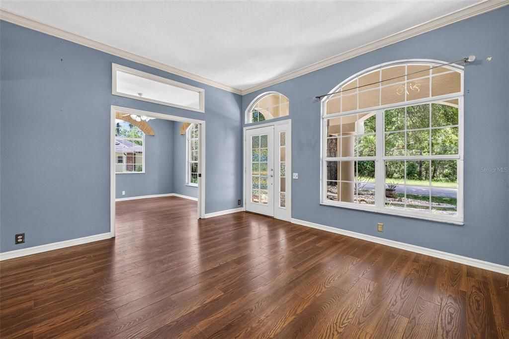 For Sale: $430,000 (3 beds, 2 baths, 1946 Square Feet)
