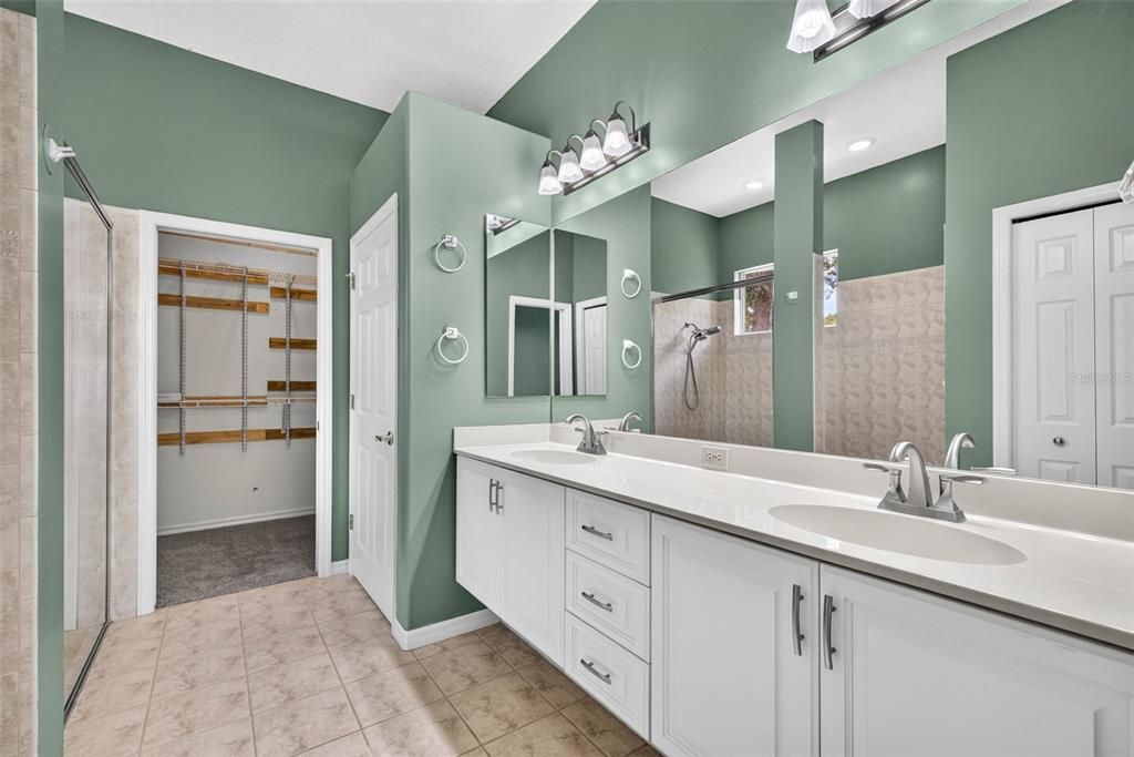 For Sale: $430,000 (3 beds, 2 baths, 1946 Square Feet)