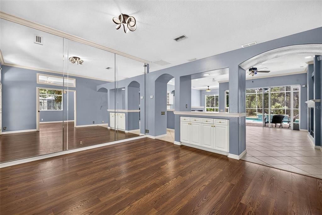 For Sale: $430,000 (3 beds, 2 baths, 1946 Square Feet)