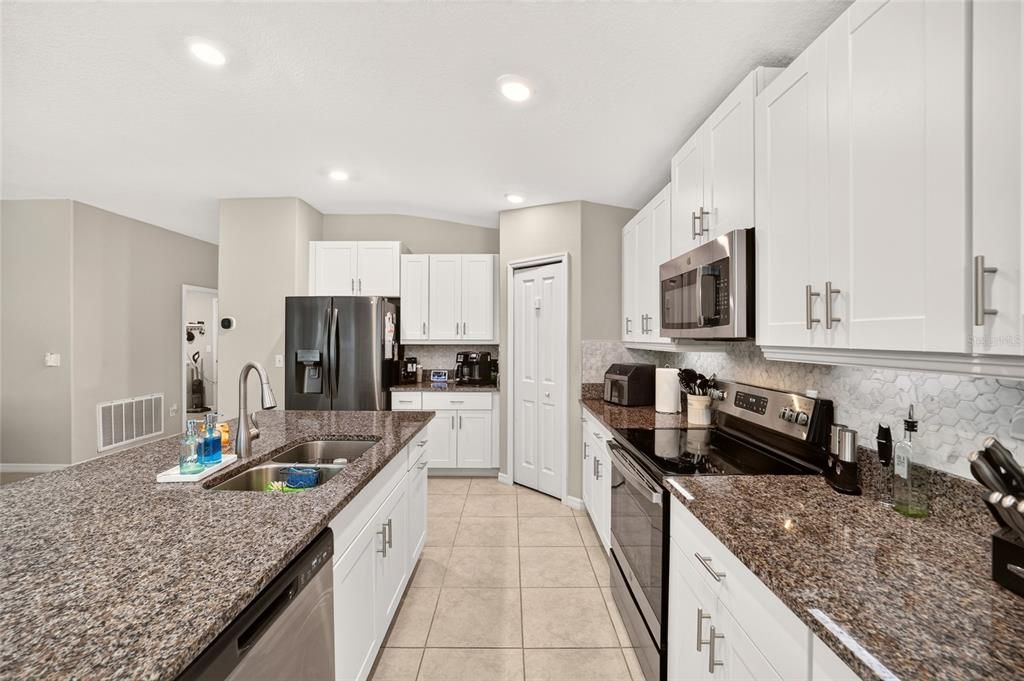 For Sale: $419,900 (4 beds, 2 baths, 1930 Square Feet)