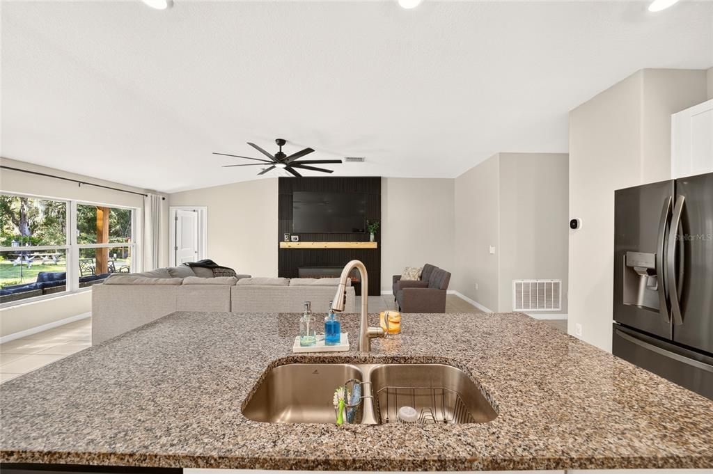 For Sale: $419,900 (4 beds, 2 baths, 1930 Square Feet)
