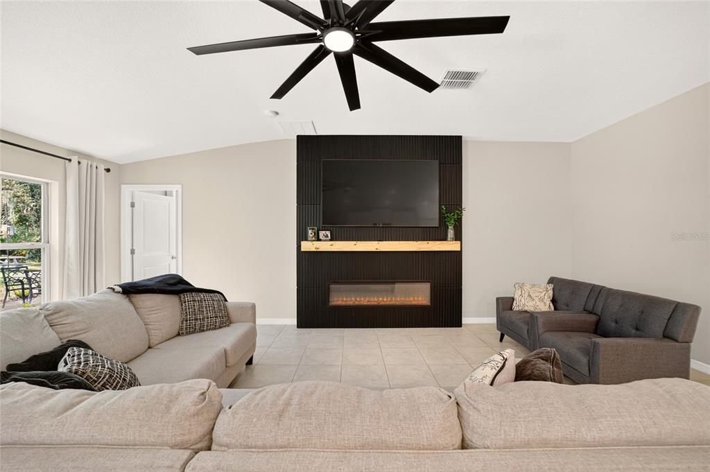 For Sale: $419,900 (4 beds, 2 baths, 1930 Square Feet)