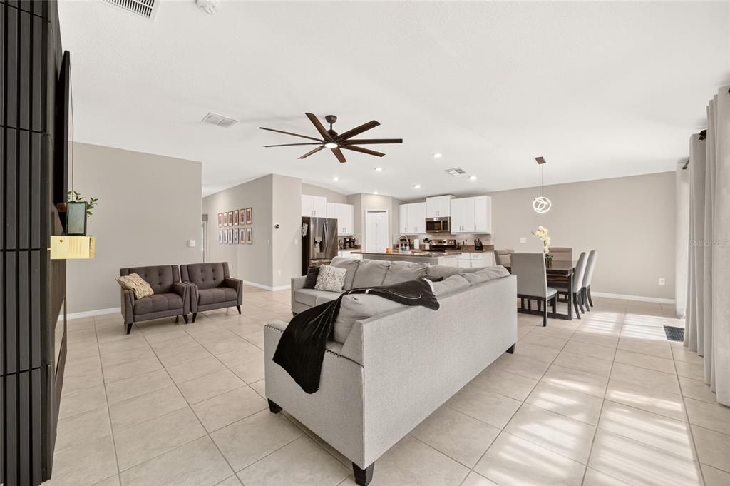 For Sale: $419,900 (4 beds, 2 baths, 1930 Square Feet)