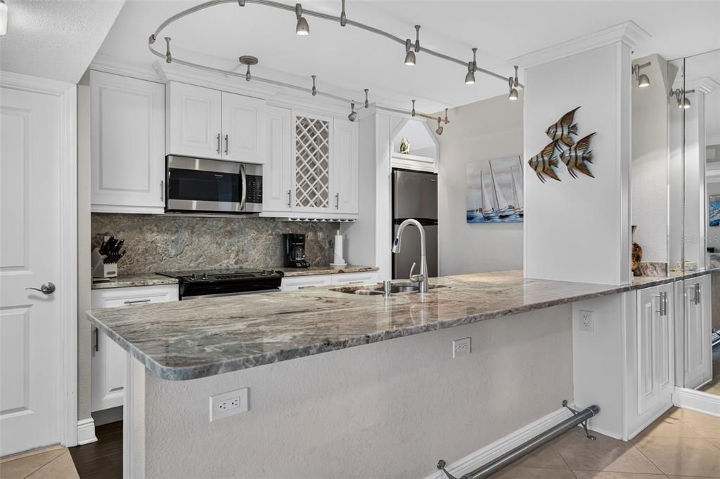 For Sale: $669,000 (2 beds, 2 baths, 1264 Square Feet)