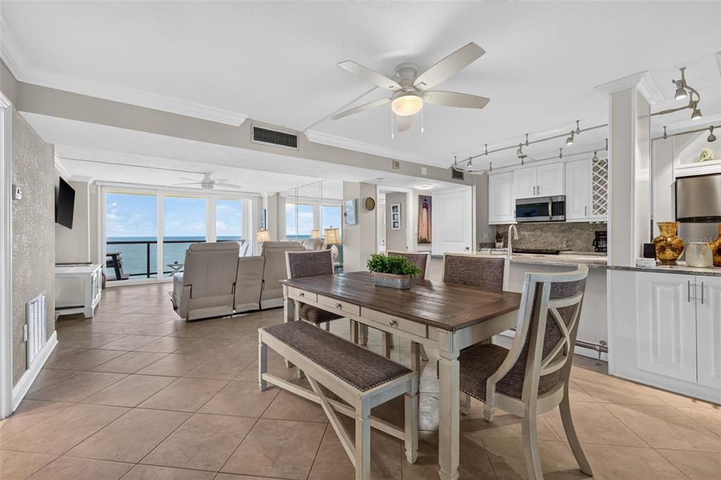 For Sale: $669,000 (2 beds, 2 baths, 1264 Square Feet)