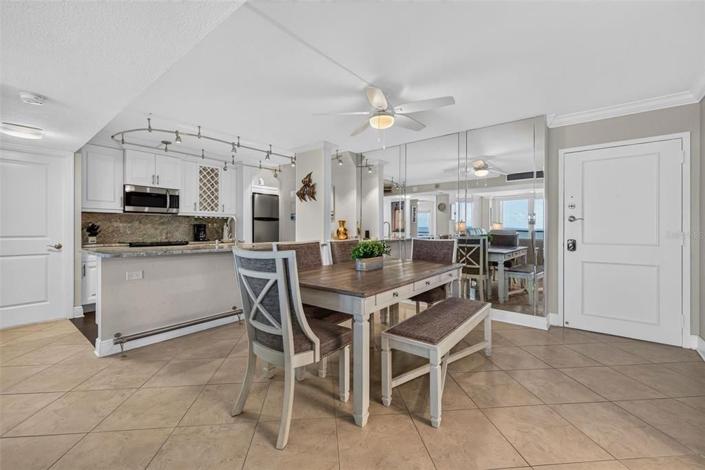 For Sale: $669,000 (2 beds, 2 baths, 1264 Square Feet)