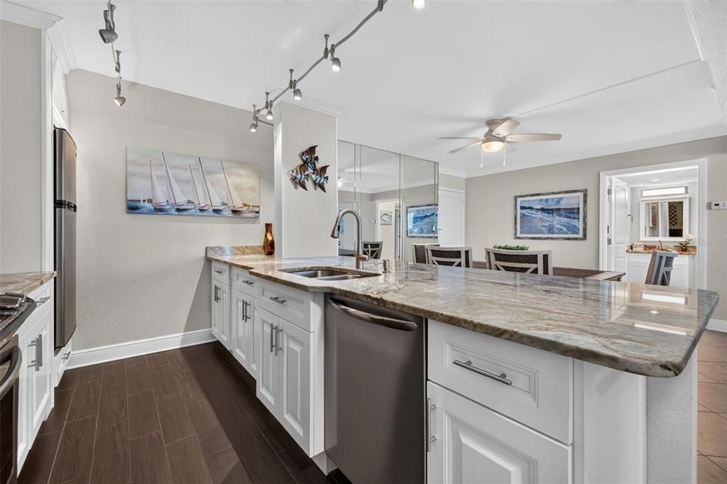 For Sale: $669,000 (2 beds, 2 baths, 1264 Square Feet)