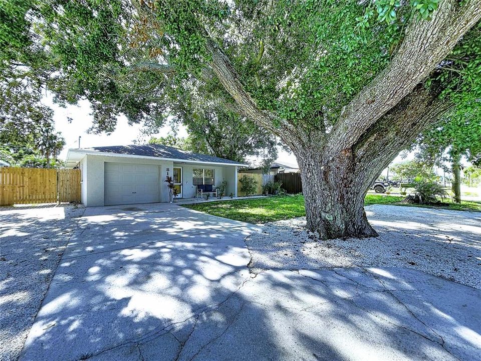 For Sale: $349,900 (3 beds, 2 baths, 1107 Square Feet)