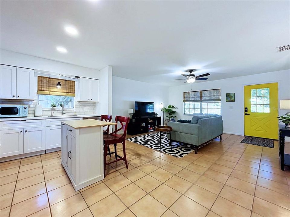 For Sale: $349,900 (3 beds, 2 baths, 1107 Square Feet)