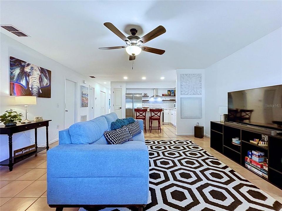 For Sale: $349,900 (3 beds, 2 baths, 1107 Square Feet)
