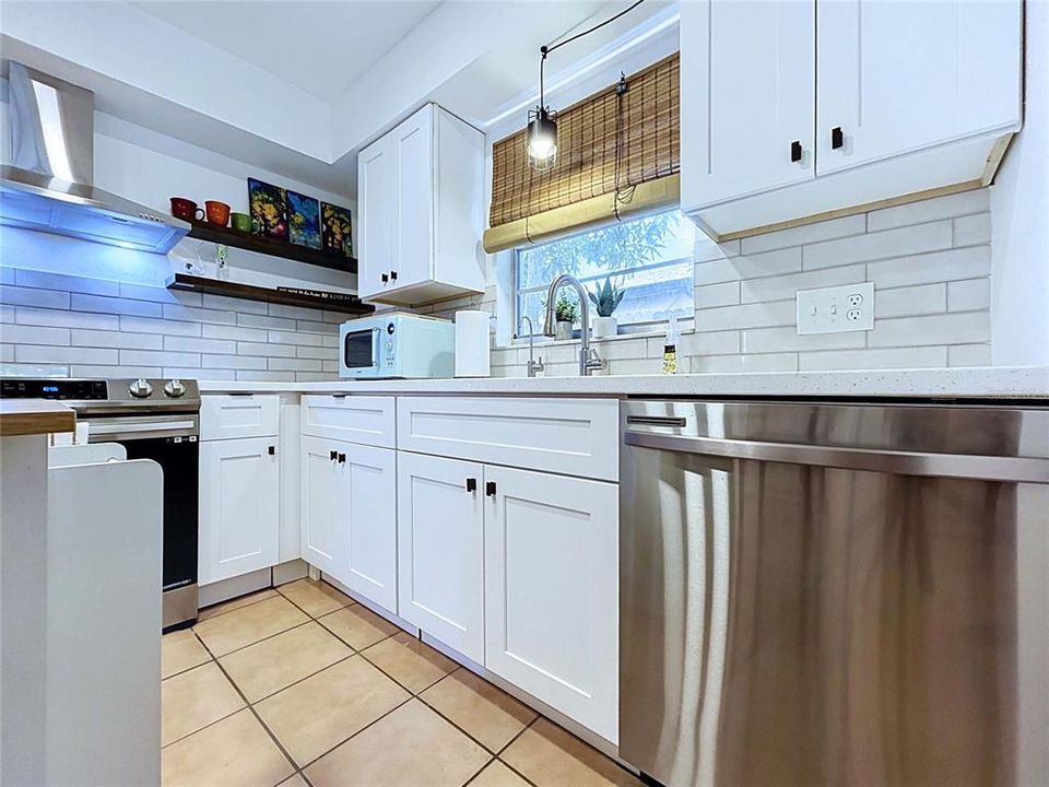 For Sale: $349,900 (3 beds, 2 baths, 1107 Square Feet)
