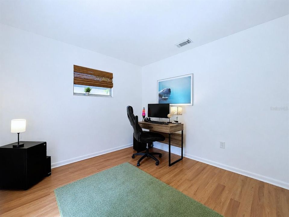 For Sale: $349,900 (3 beds, 2 baths, 1107 Square Feet)