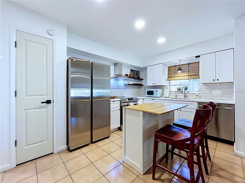 For Sale: $349,900 (3 beds, 2 baths, 1107 Square Feet)