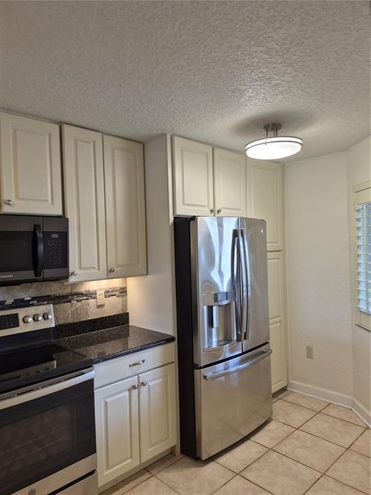 For Rent: $2,200 (2 beds, 2 baths, 1065 Square Feet)