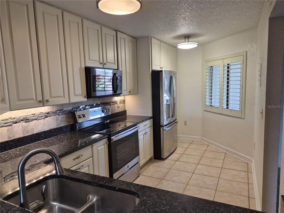 For Rent: $2,200 (2 beds, 2 baths, 1065 Square Feet)