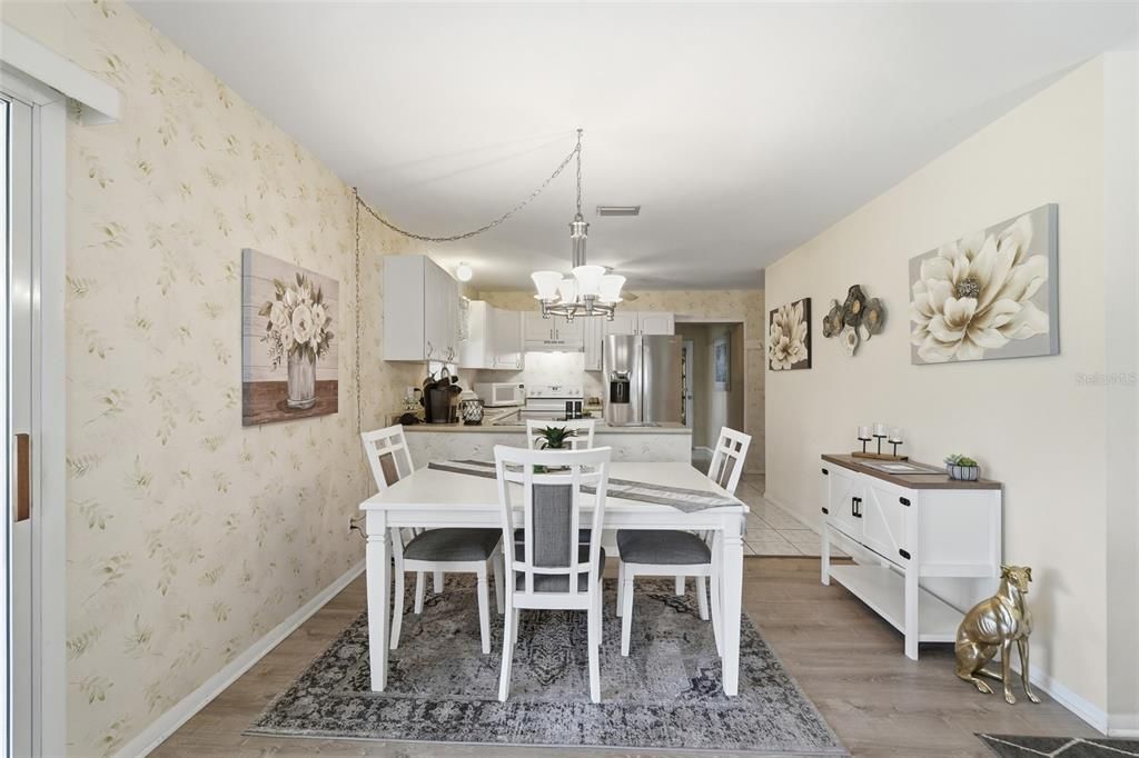 For Sale: $239,000 (2 beds, 2 baths, 1437 Square Feet)