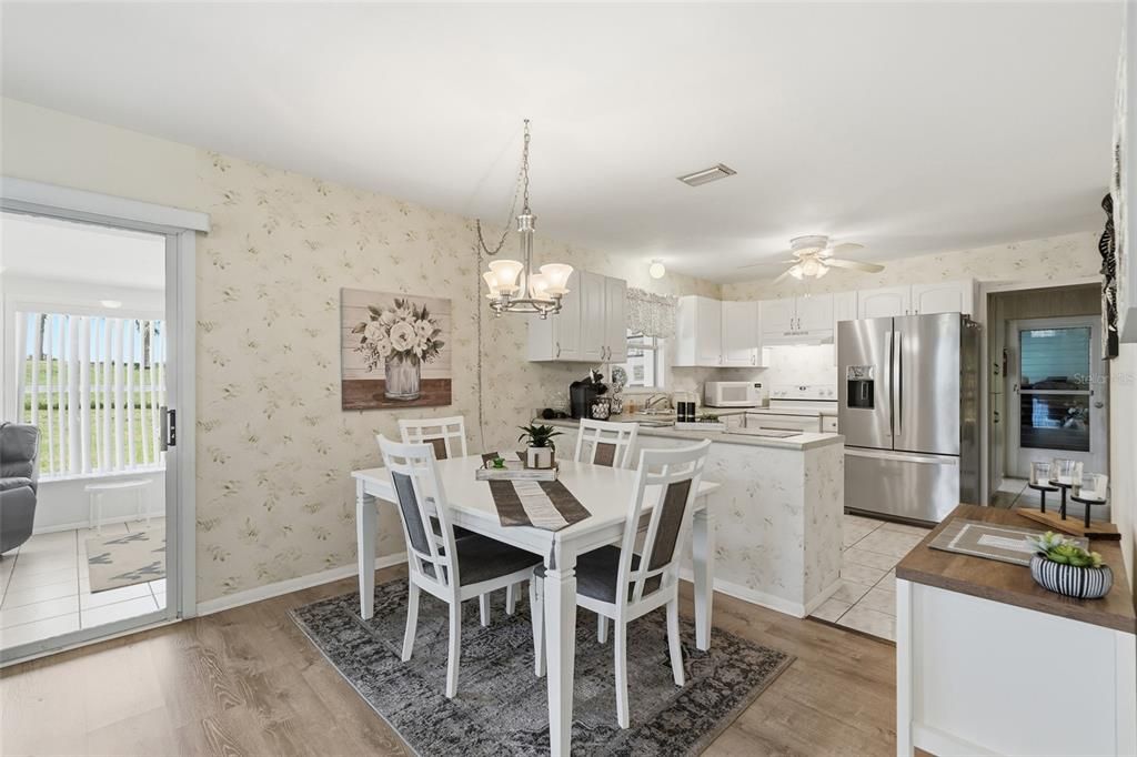 For Sale: $239,000 (2 beds, 2 baths, 1437 Square Feet)