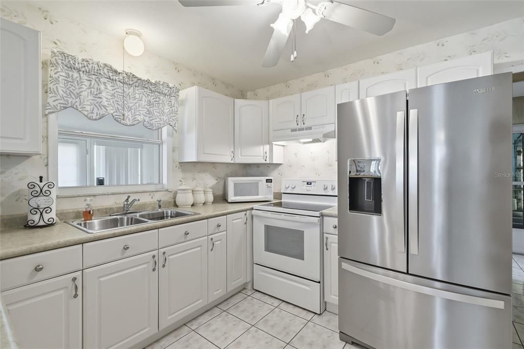 For Sale: $239,000 (2 beds, 2 baths, 1437 Square Feet)