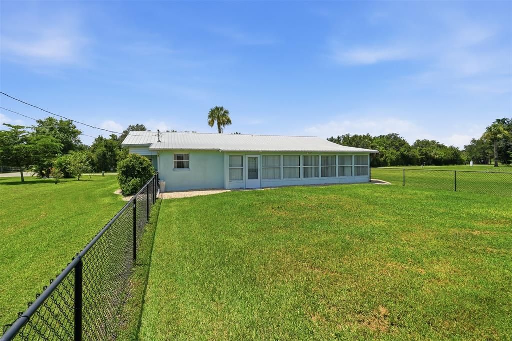 For Sale: $239,000 (2 beds, 2 baths, 1437 Square Feet)